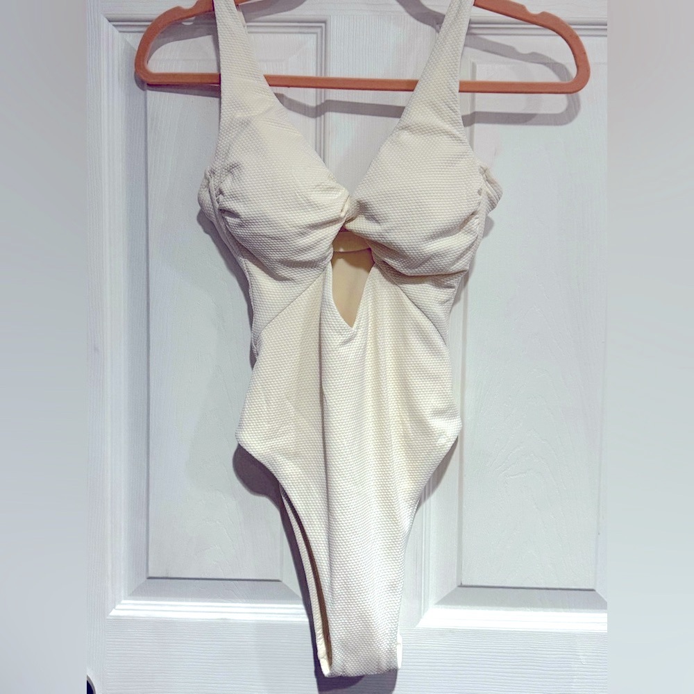 Shade & Shore swimsuit size xs.